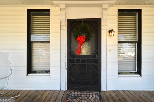 a front view of house with yard