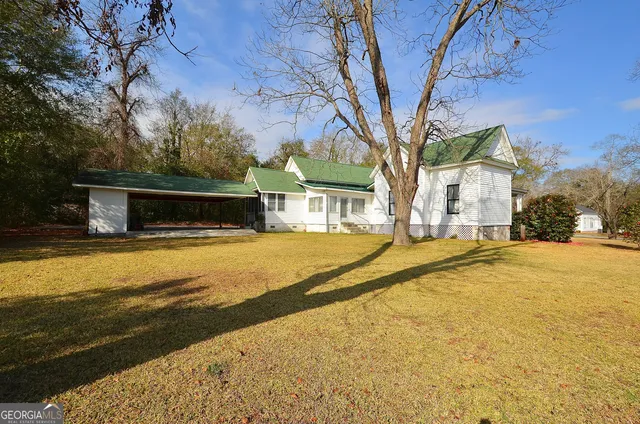 a front view of house with yard
