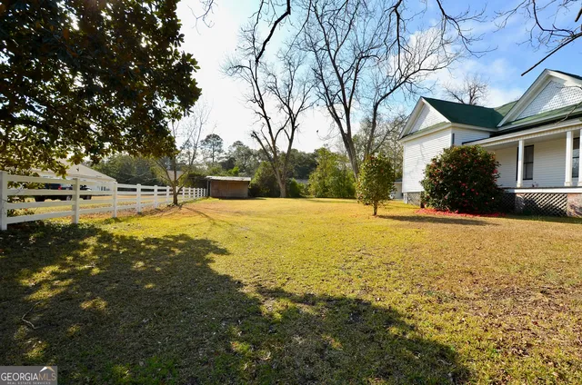 a view of a back yard of the house