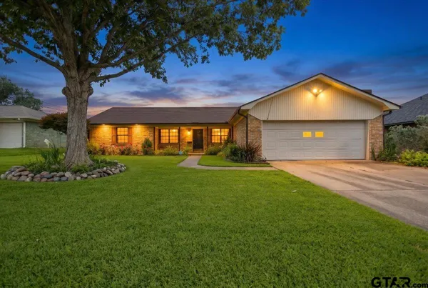 $279,000 | 1915 Castlegate Street, Henderson, TX 75654