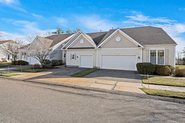 $699,900 | 10 Spyglass Landing Drive, Unit 10, Marshfield, MA 02050