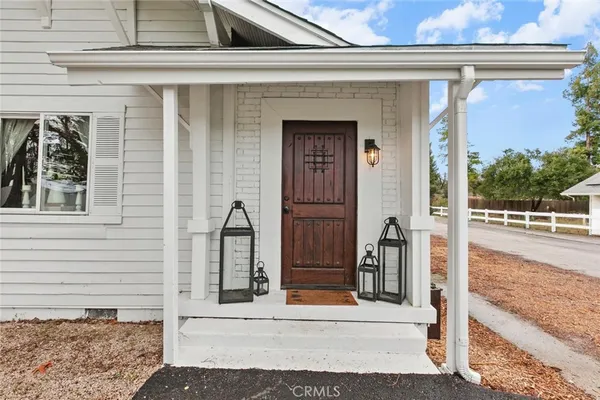 a view of entrance gate of house