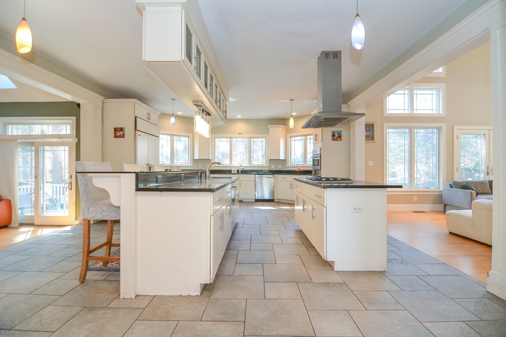 25 Colts Crossing Canton, MA 02021 - Photo 10 of 41 Gallery Image 10