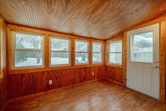 $250,000 | 936 Ridgewood Way, Madison, WI 53713