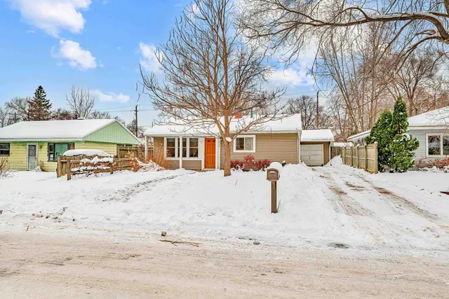 $250,000 | 936 Ridgewood Way, Madison, WI 53713