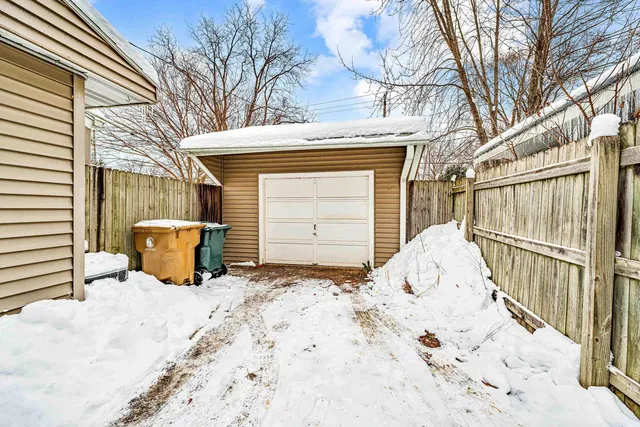 $250,000 | 936 Ridgewood Way, Madison, WI 53713