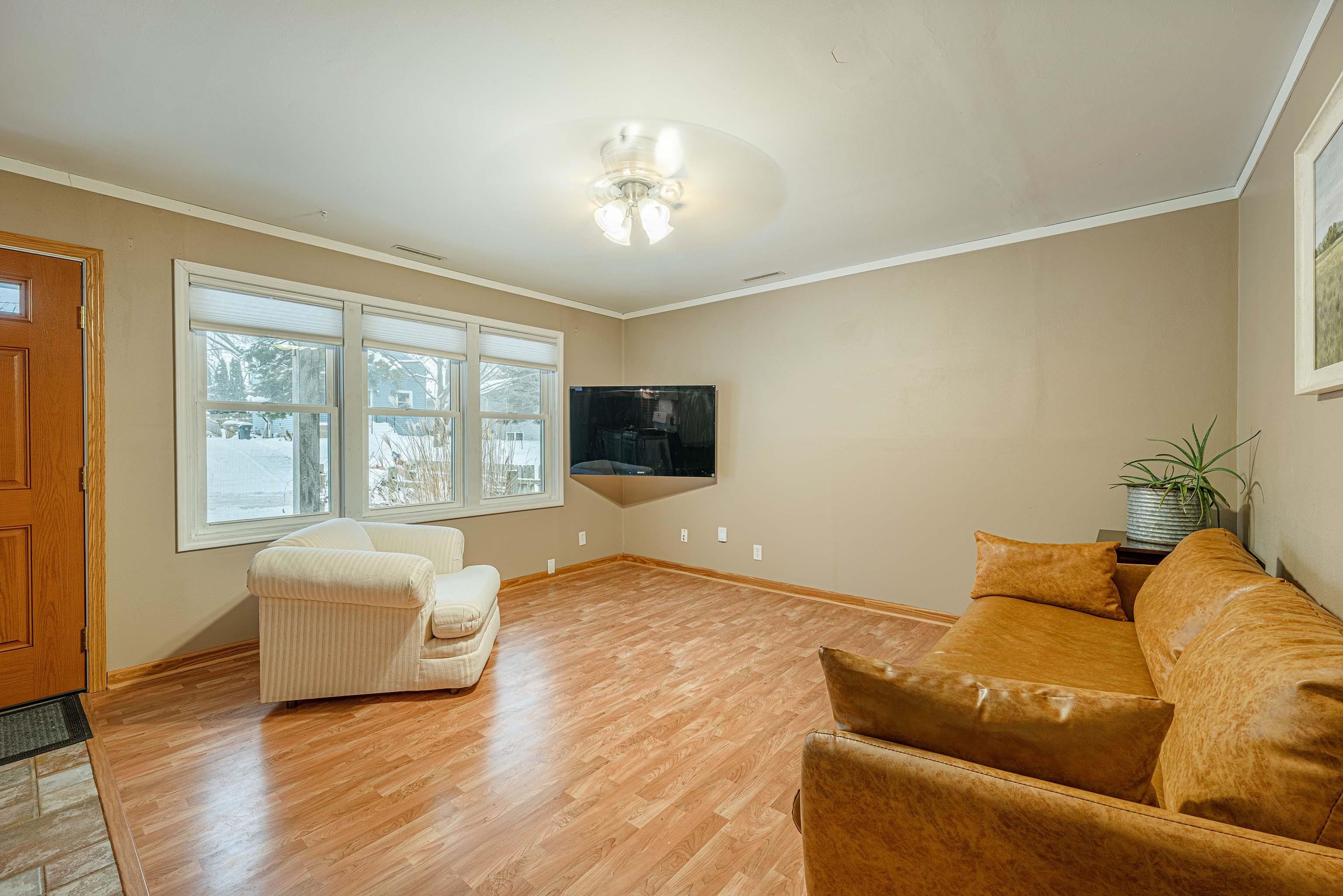 936 Ridgewood Way Madison, WI 53713 - Photo 3 of 27