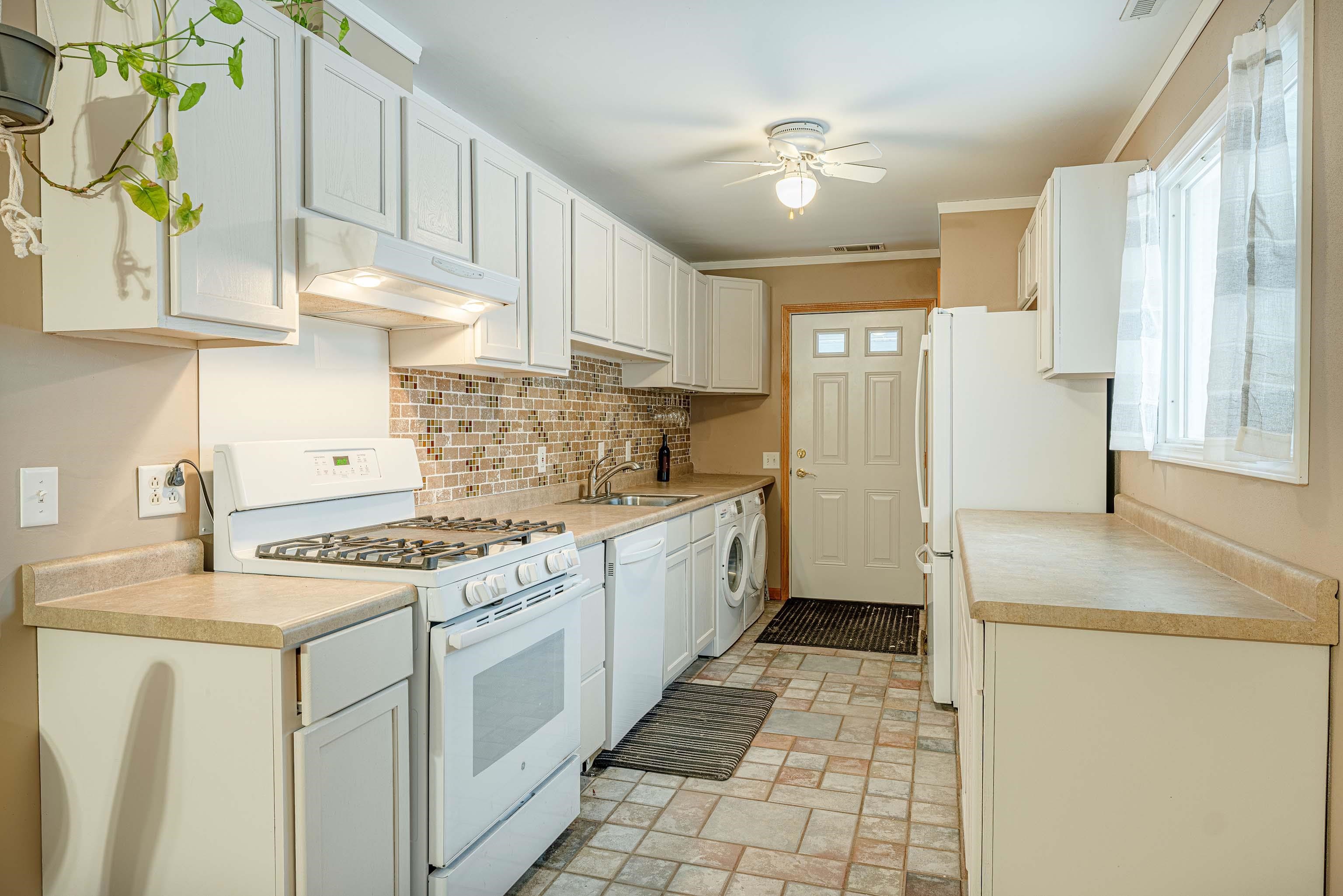 936 Ridgewood Way Madison, WI 53713 - Photo 6 of 27