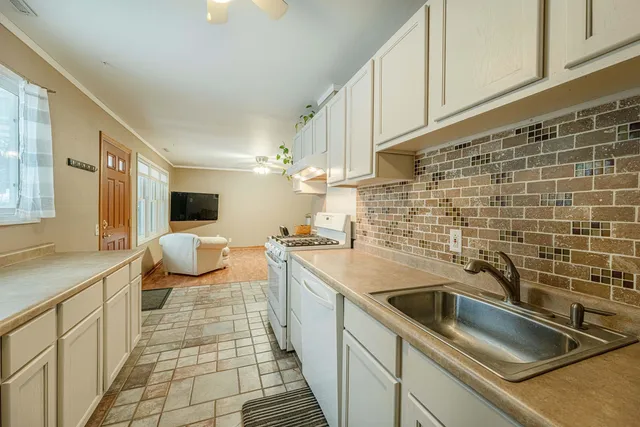 $250,000 | 936 Ridgewood Way, Madison, WI 53713