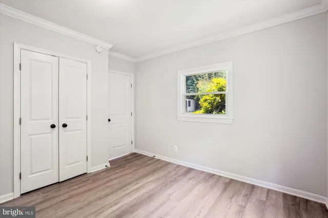 a view of empty room with window