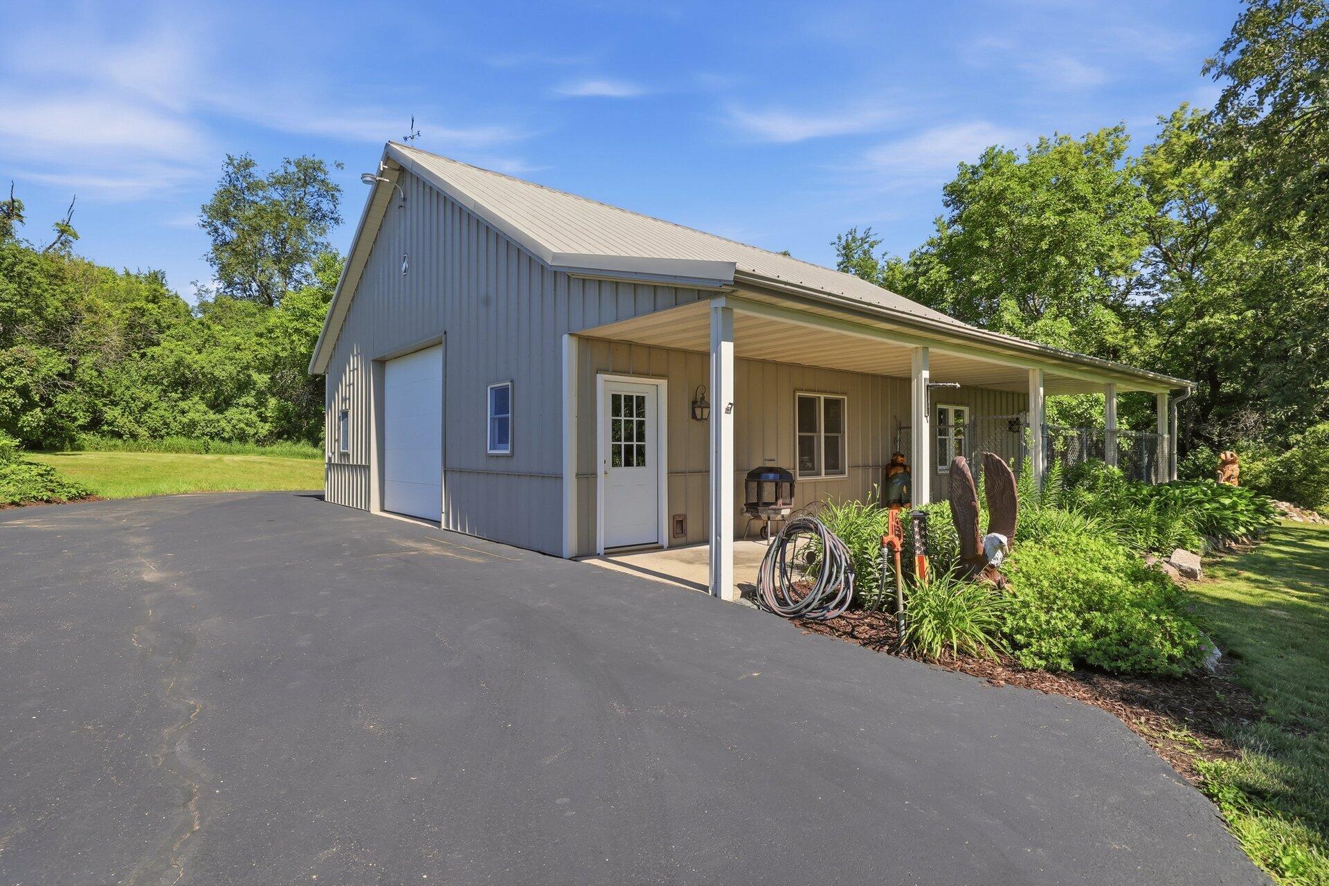 9325 East Six Corners Road Johnstown, WI 53563 - Photo 32 of 42 Outbuilding