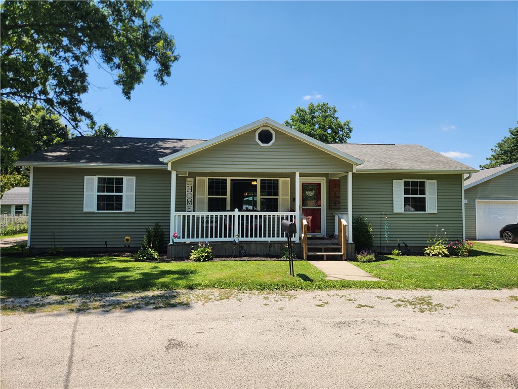 203 Wall Street Findlay, IL 62534 - Photo 1 of 29