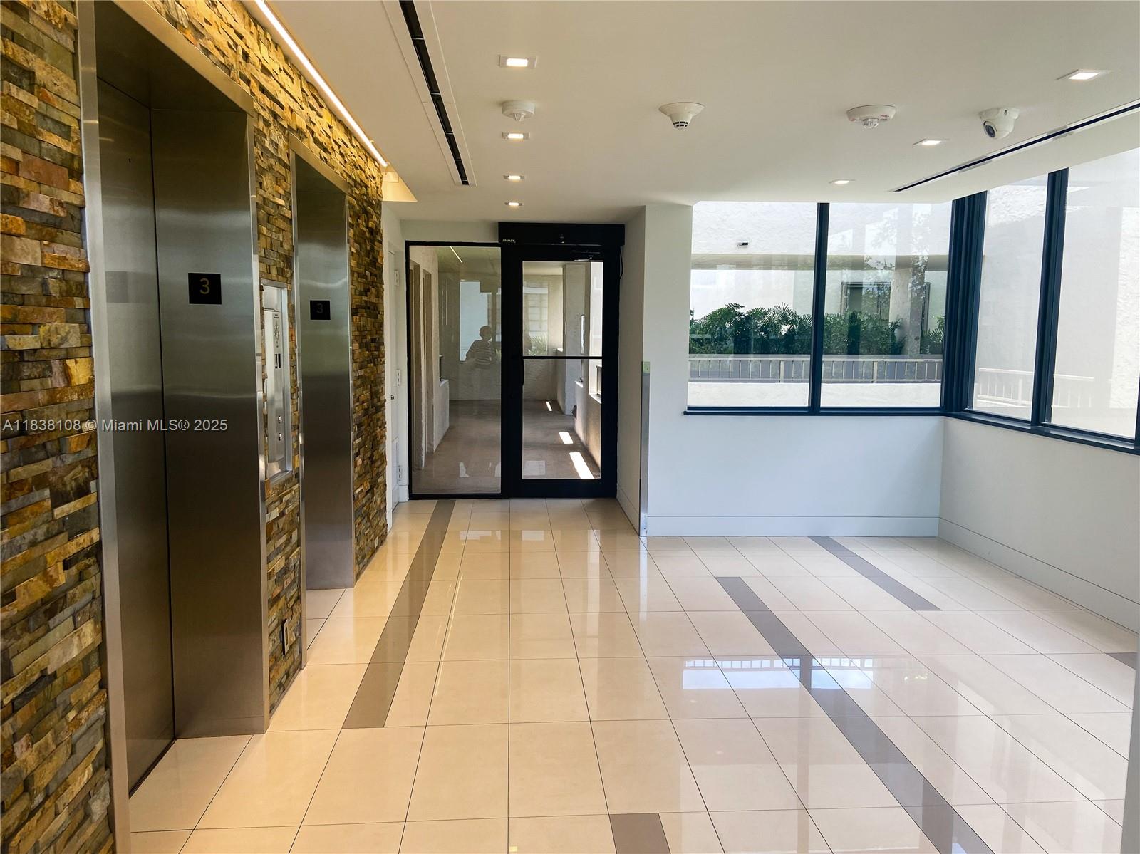 141 Crandon Boulevard, Unit 342 Key Biscayne, FL 33149 - Photo 19 of 25 a view of an entryway