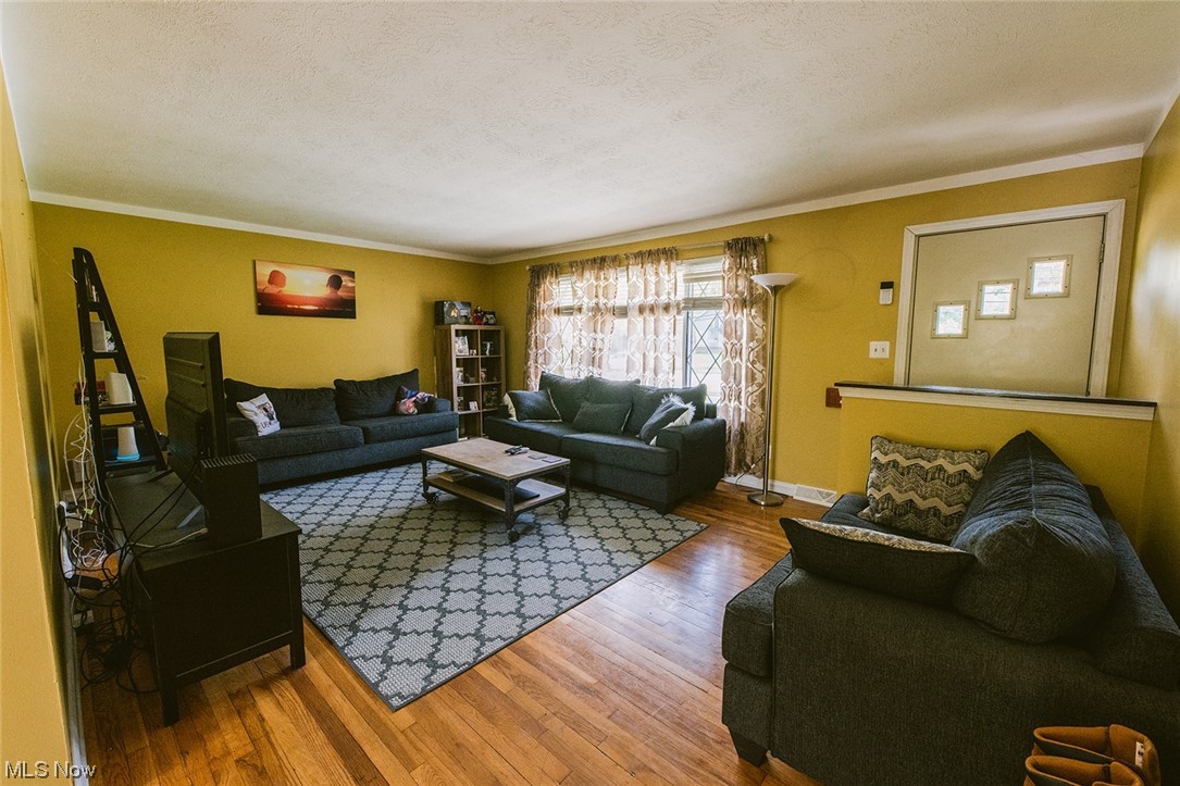 3140 West Ridgewood Drive Cleveland, OH 44134 - Photo 3 of 24