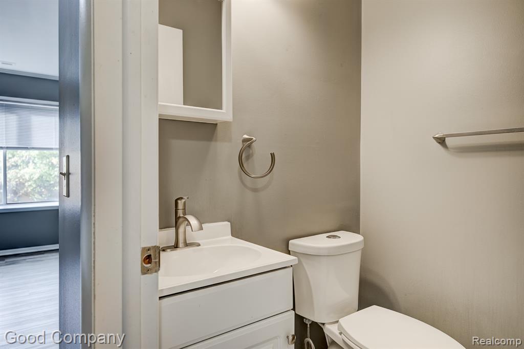4363 Crooks Road Royal Oak, MI 48073 - Photo 15 of 34