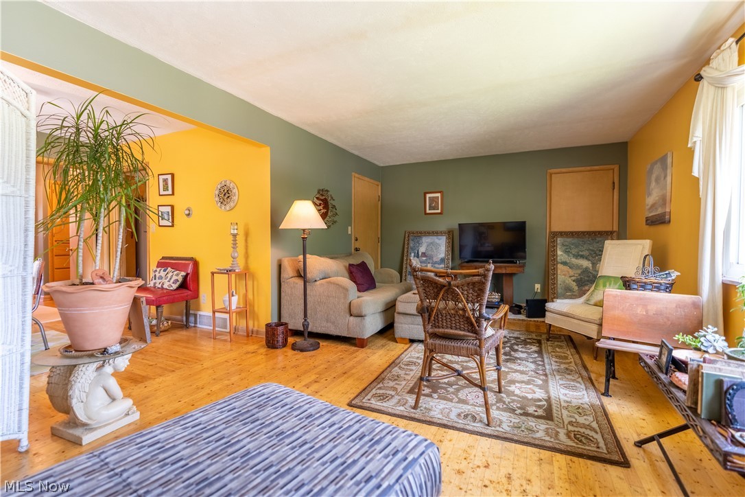 108-110 Winchester Road Akron, OH 44333 - Photo 23 of 33 Unit #2 Living Room