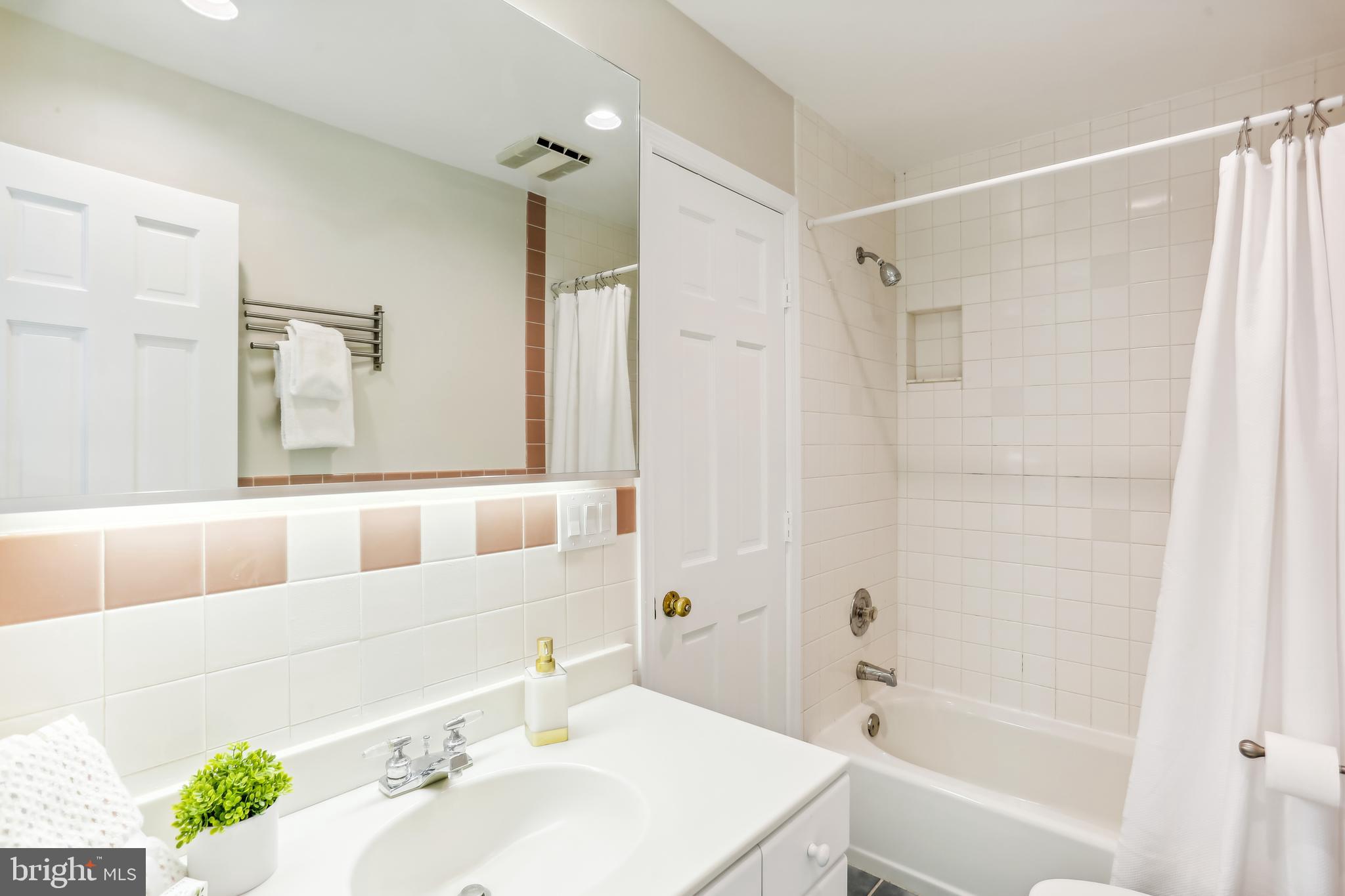 306 Dennis Avenue Silver Spring, MD 20901 - Photo 43 of 61 Jack and Jill full bath (2)