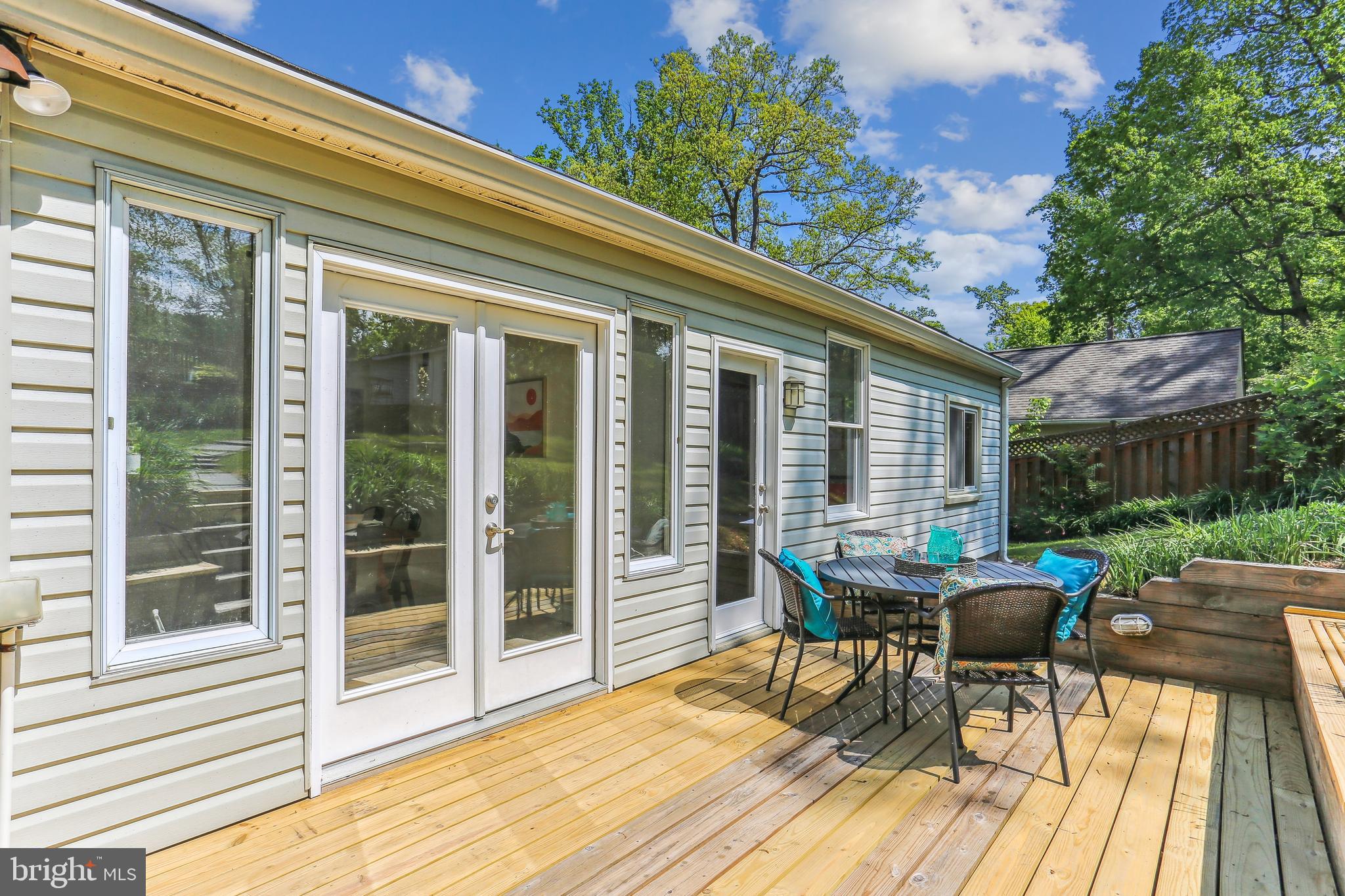 306 Dennis Avenue Silver Spring, MD 20901 - Photo 49 of 61 Easy entertainment flow