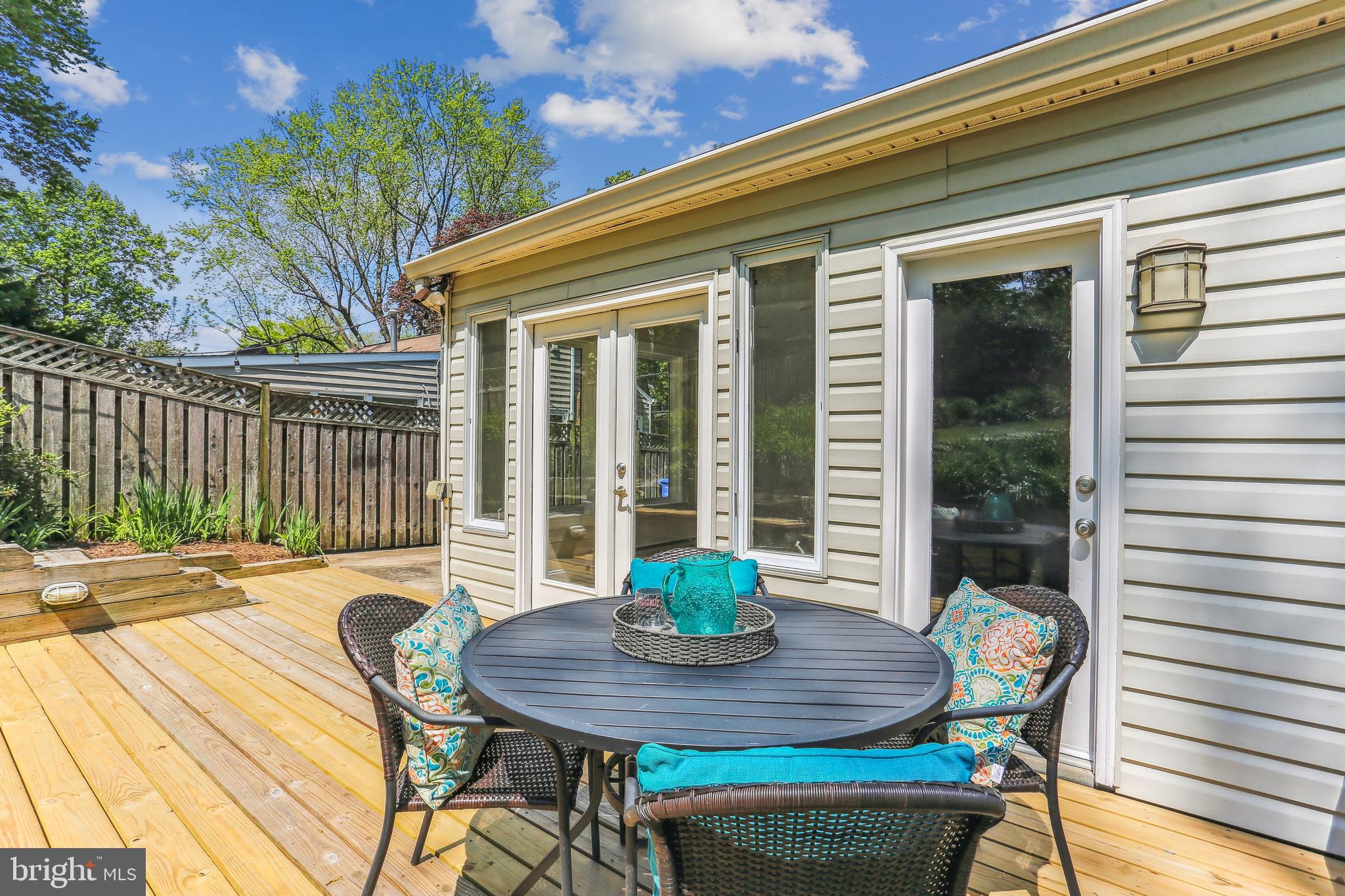 306 Dennis Avenue Silver Spring, MD 20901 - Photo 51 of 61 Good space to dine al fresco