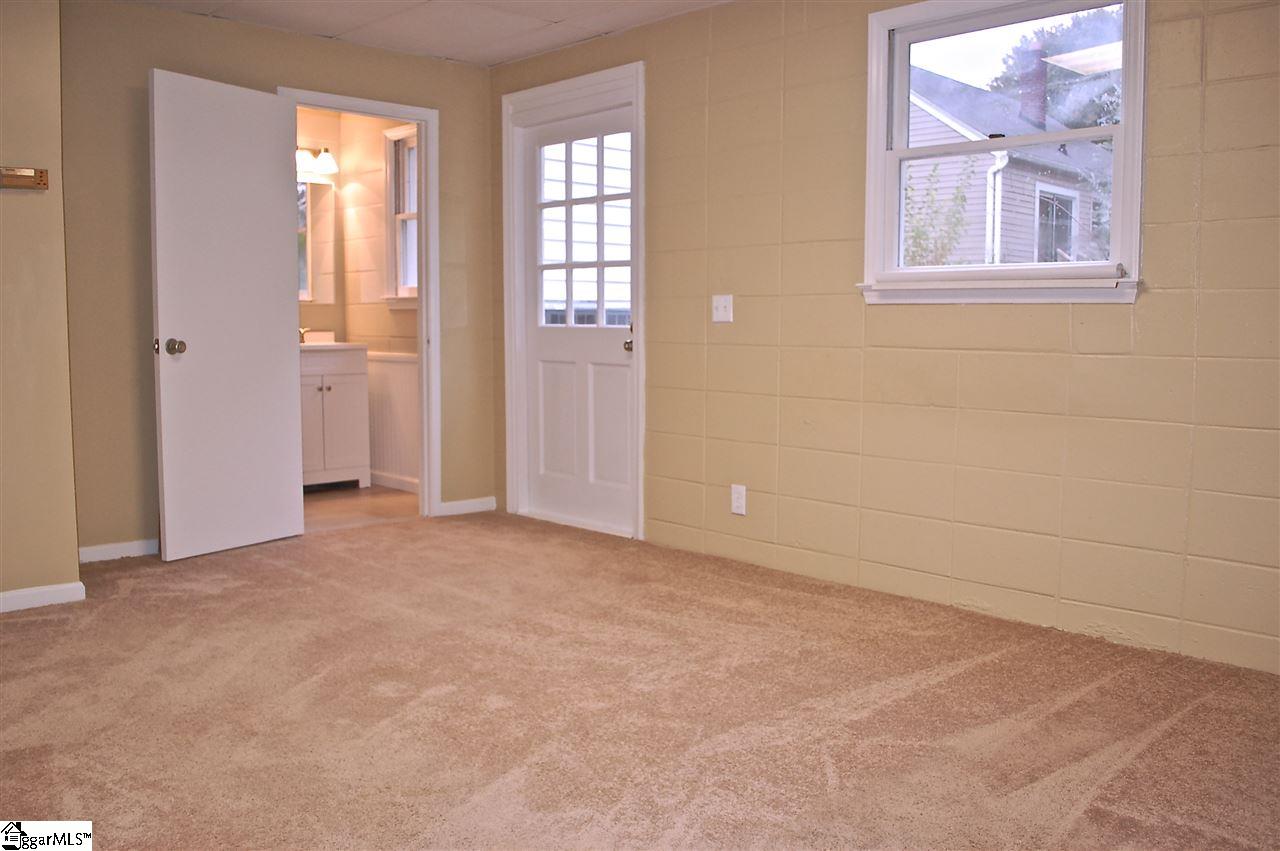 325 Parkins Mill Road Greenville, SC 29607 - Photo 32 of 35