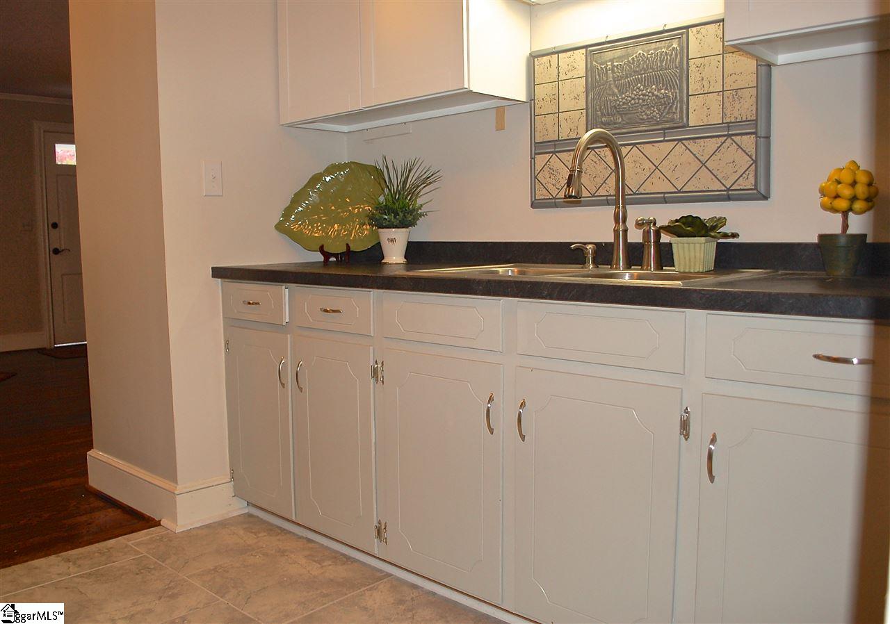 325 Parkins Mill Road Greenville, SC 29607 - Photo 10 of 35