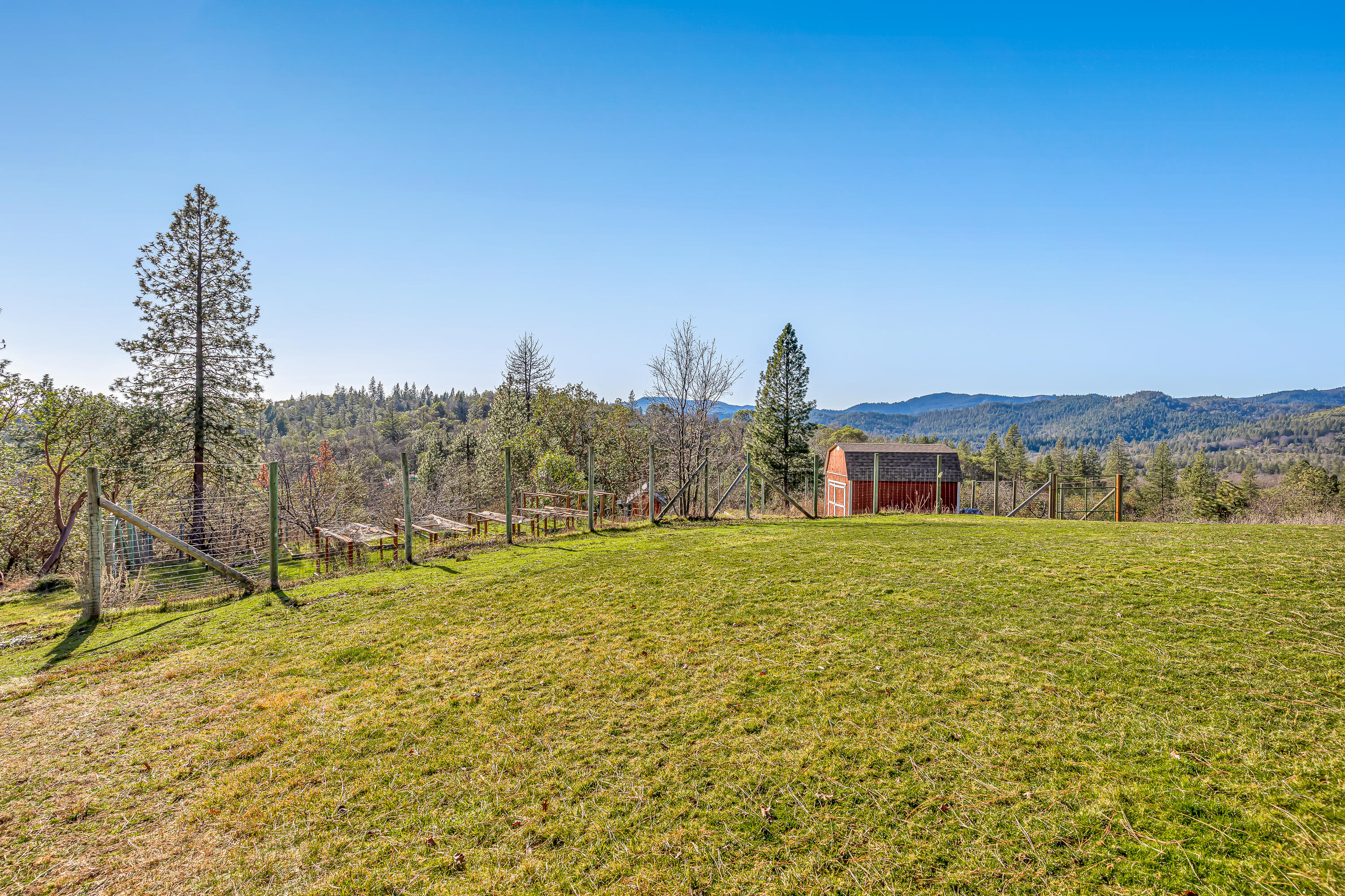1427 Three Pines Road Grants Pass, OR 97526 - Photo 60 of 73 9R9A0315