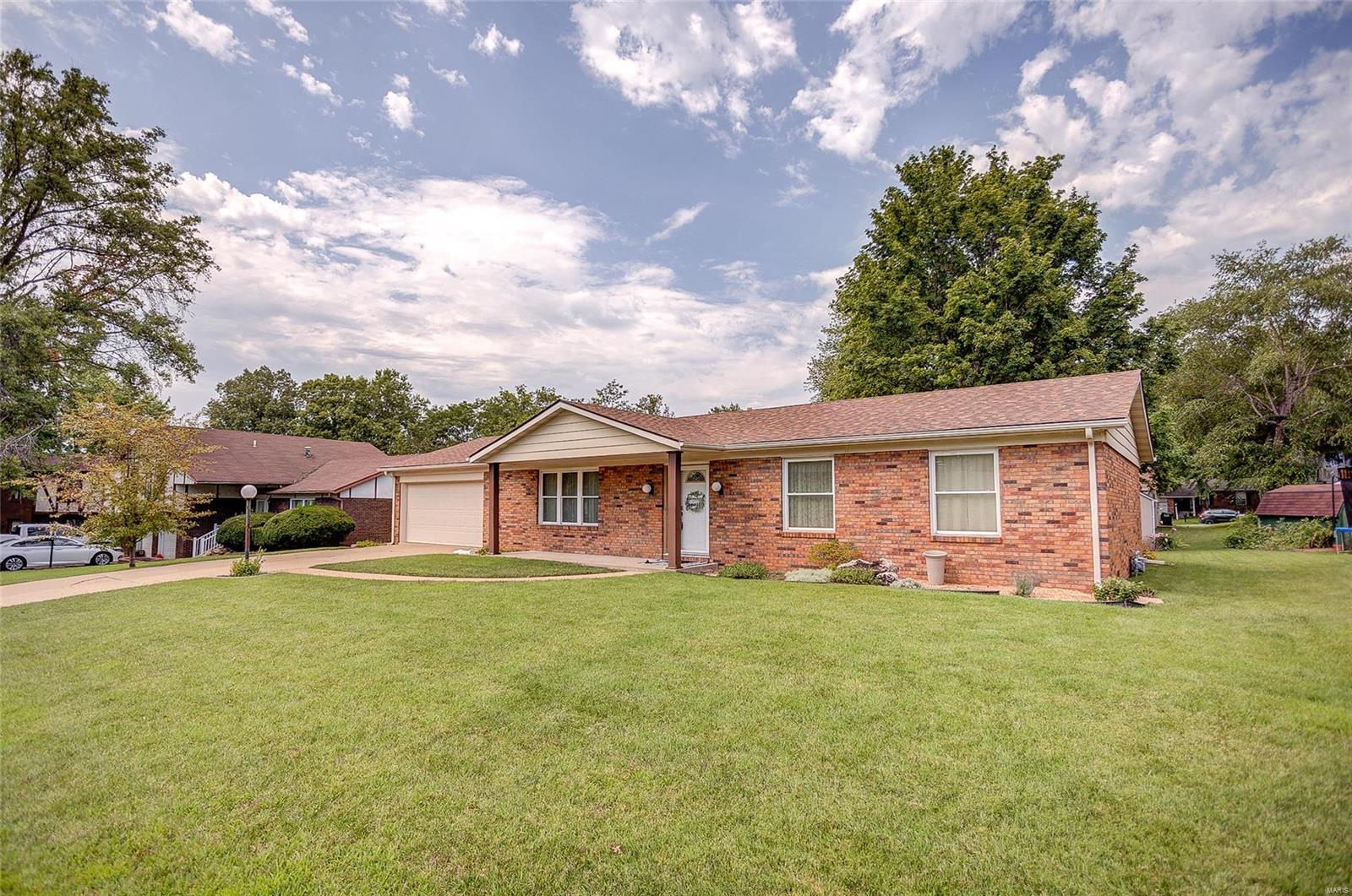 2233 Monterey Drive Belleville, IL 62221 - Photo 3 of 37