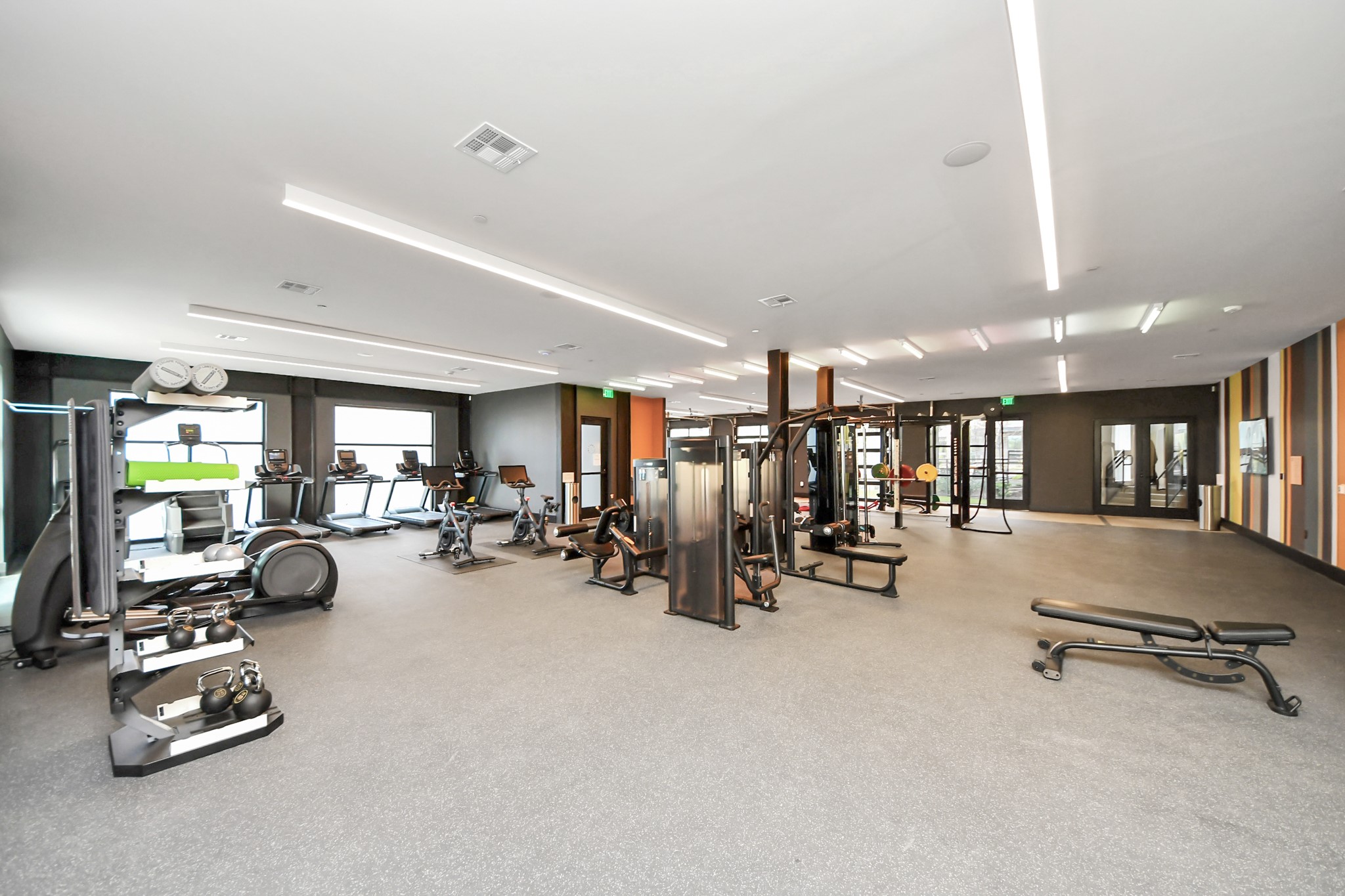 2810 Riverby Road, Unit 263 Houston, TX 77020 - Photo 29 of 38 a view of a room with gym equipment