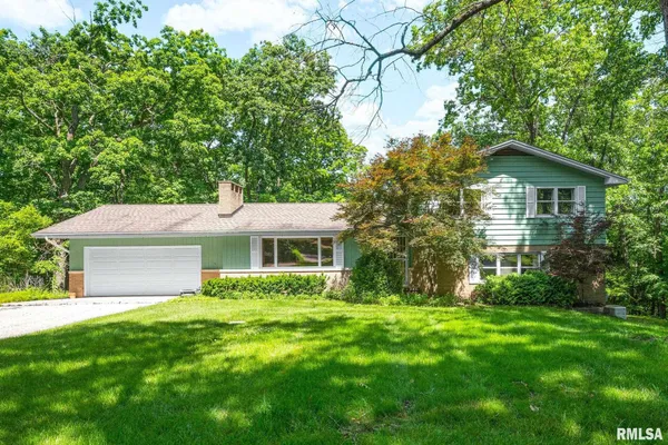 $289,900 | 1233 North Oak Circle, East Peoria, IL 61611