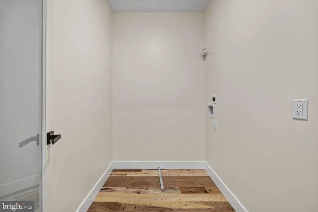 a view of utility room