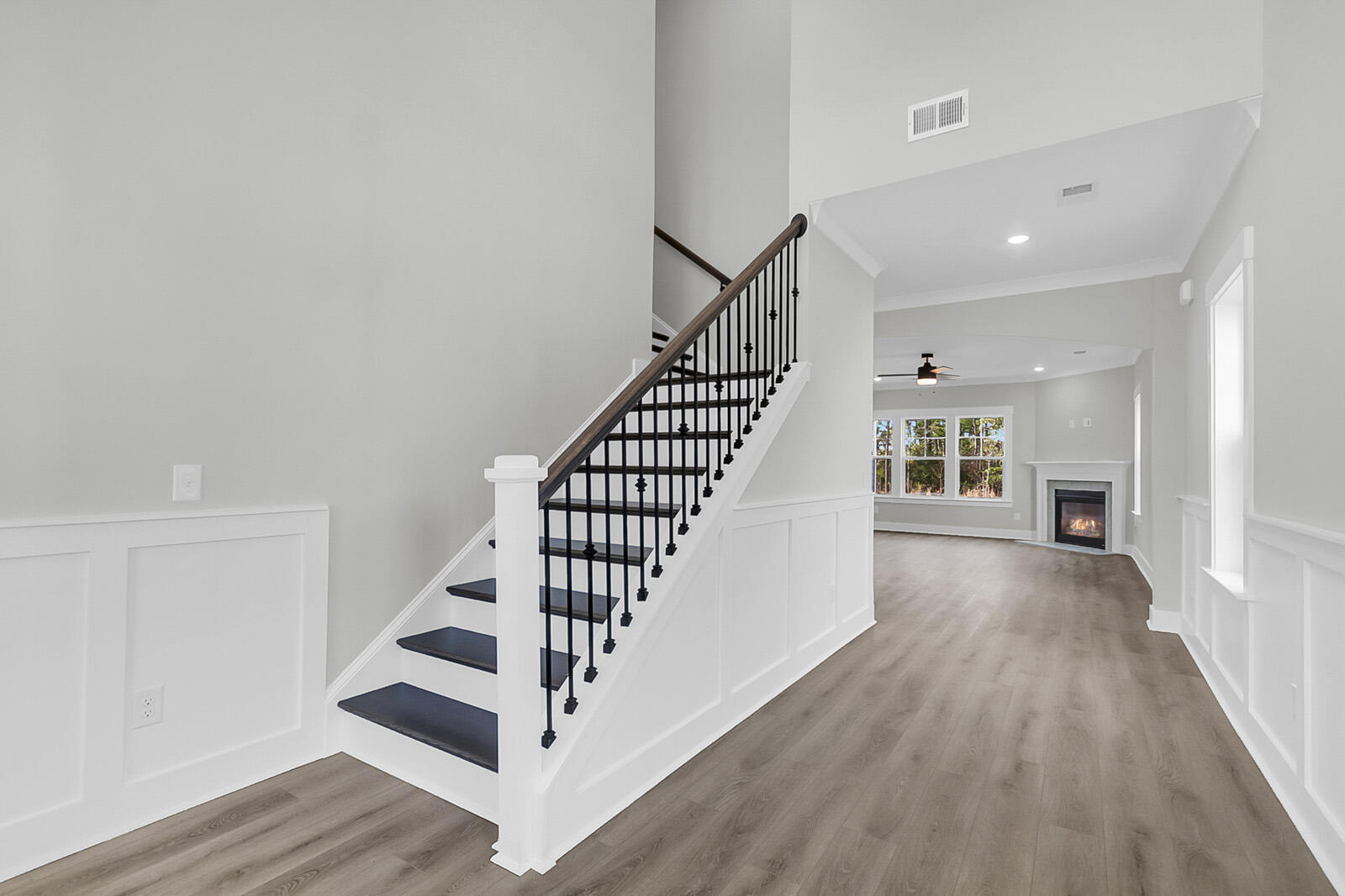 107 Grange Circle Summerville, SC 29486 - Photo 4 of 56 FMWeb03