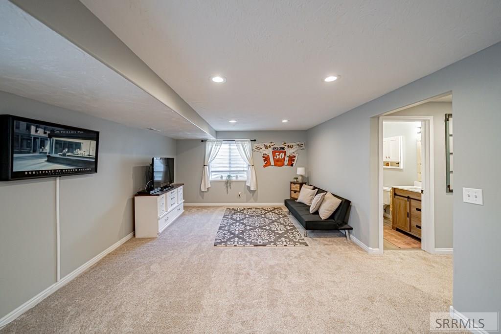 3947 Jordan Circle Ammon, ID 83406 - Photo 53 of 81 Main Level Bath 2