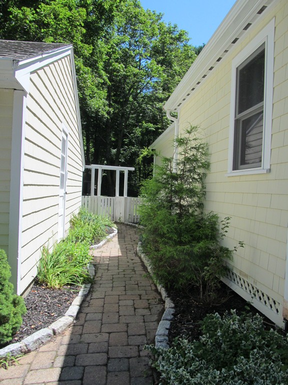 164 Spring Street Hanover, MA 02339 - Photo 3 of 25 Gallery Image 3
