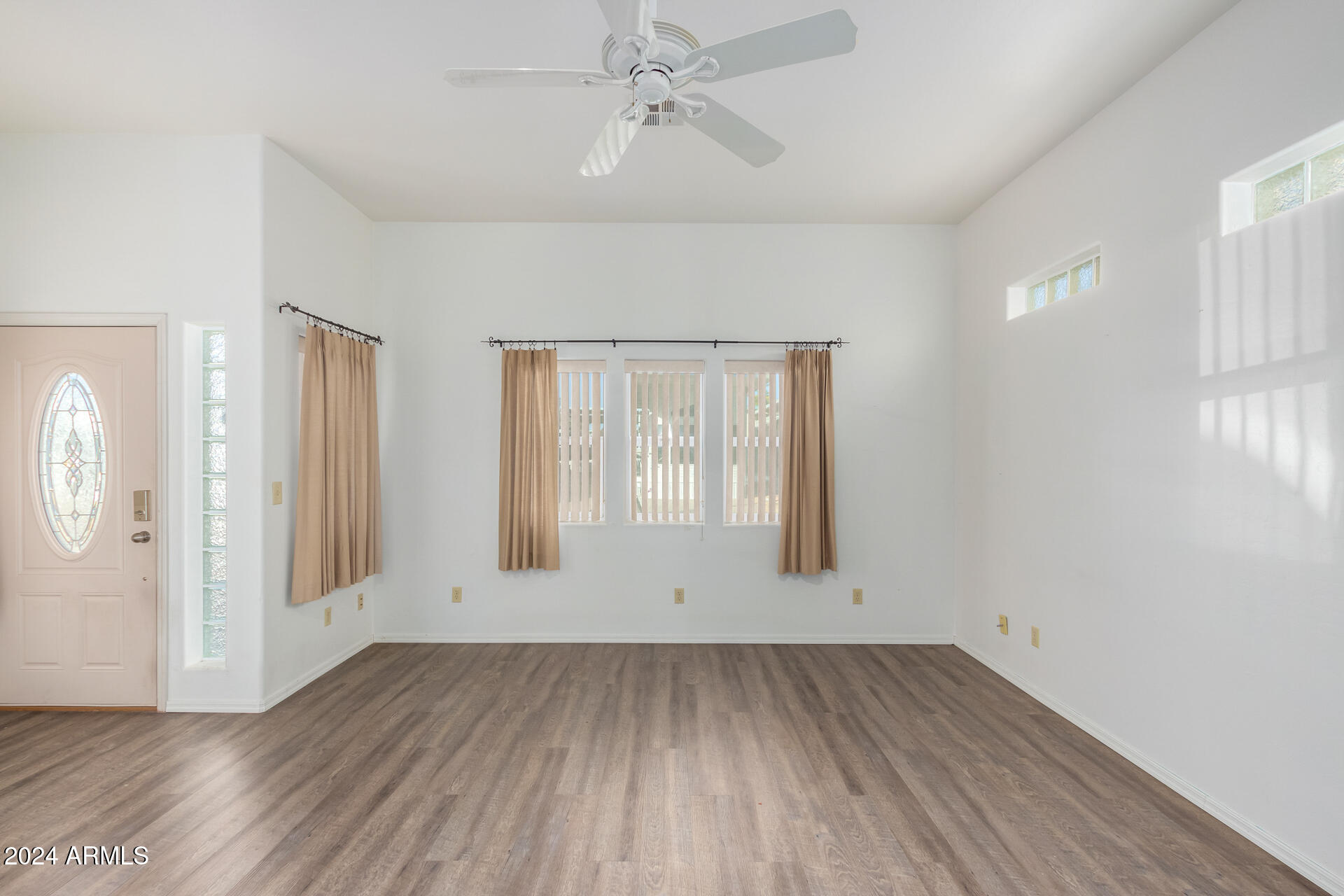 17200 West Bell Road, Unit 929 Surprise, AZ 85374 - Photo 2 of 37 08 - Bell