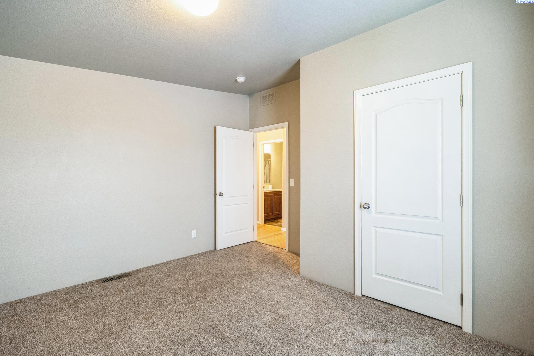 200802 East Game Farm Road Kennewick, WA 99337 - Photo 20 of 42 Gallery Image 20