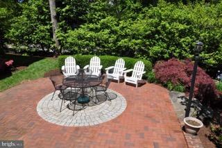 348 Dubois Road Annapolis, MD 21401 - Photo 14 of 30 Spacious and bright courtyard