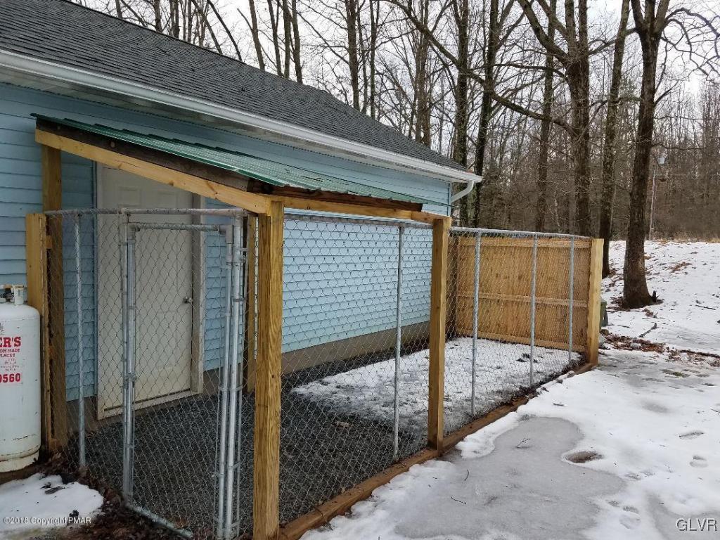 233 Upper Ridge Drive Effort, PA 18330 - Photo 4 of 17 Dog Kennel