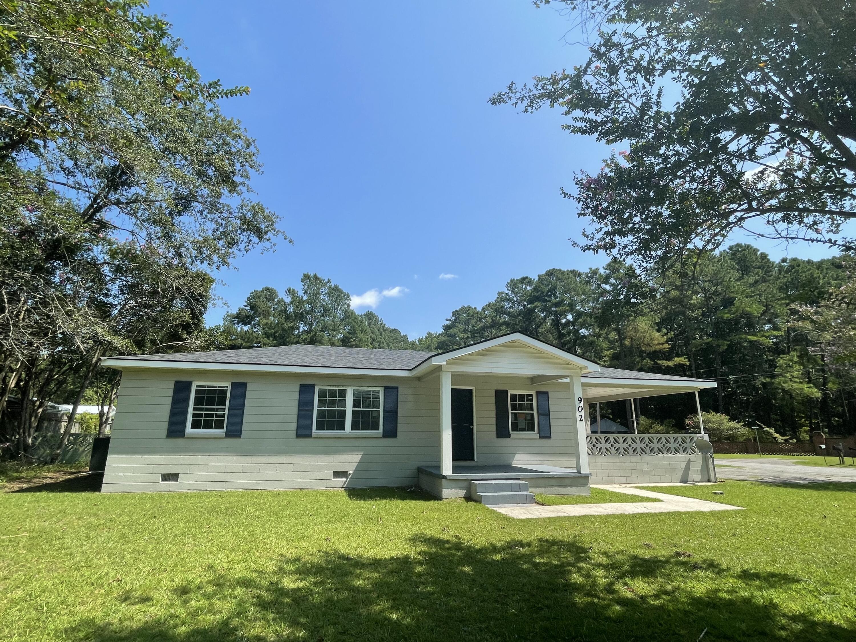 902 Poplar Street Walterboro, SC 29488 - Photo 1 of 36 902 Poplar