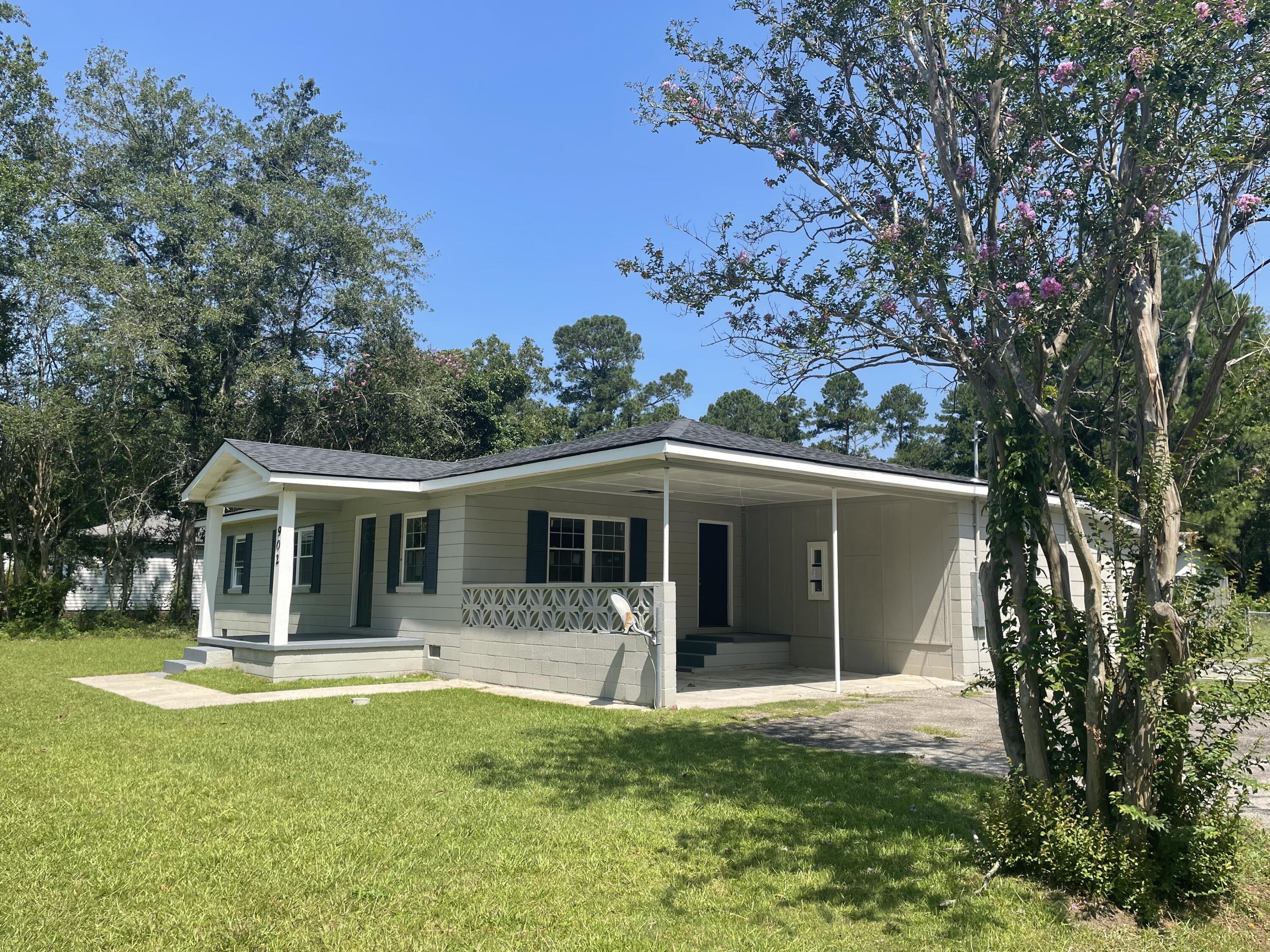 902 Poplar Street Walterboro, SC 29488 - Photo 5 of 36 902 Poplar