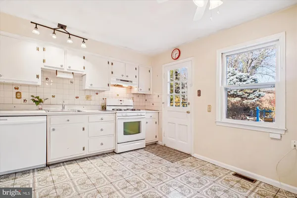 $1,475,000 | 6144 Chesterbrook Road, McLean, VA 22101