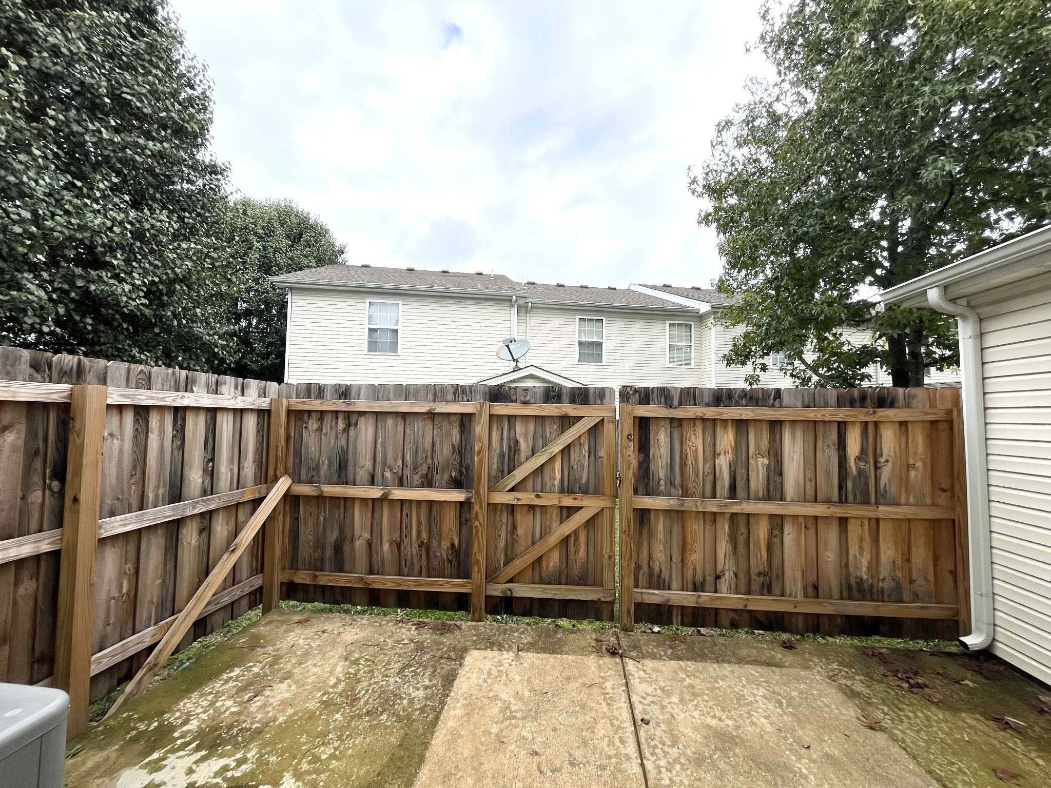 262 Arapaho Drive Murfreesboro, TN 37128 - Photo 23 of 24 a view of a house with wooden fence and a floor to ceiling window