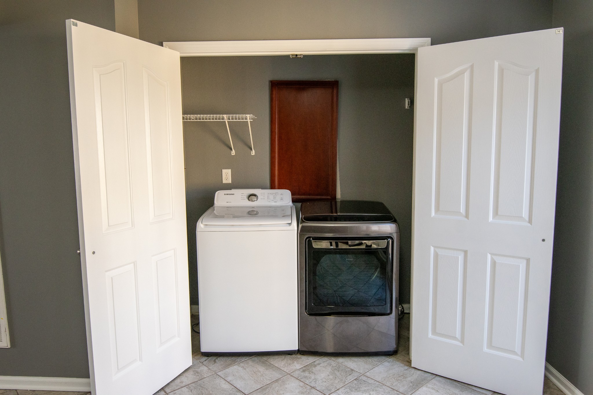 262 Arapaho Drive Murfreesboro, TN 37128 - Photo 8 of 24 a utility room with dryer and washer