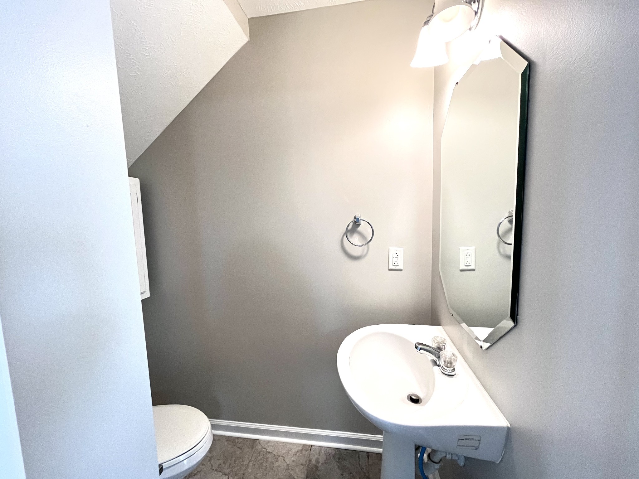 262 Arapaho Drive Murfreesboro, TN 37128 - Photo 9 of 24 a bathroom with a sink mirror and toilet