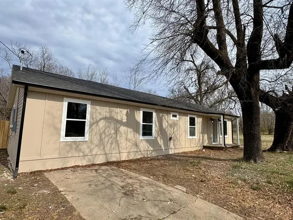 $219,900 | 1844 West Houston Street, Paris, TX 75460