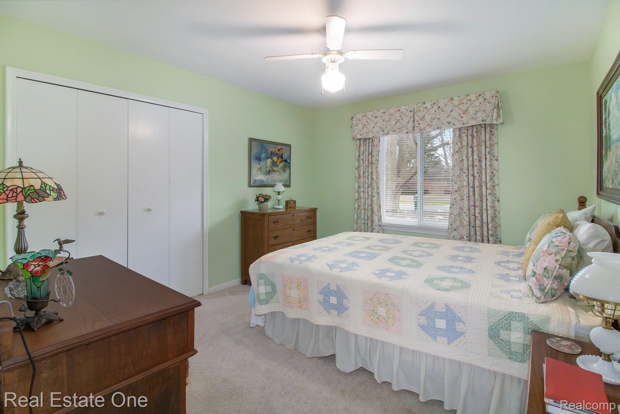 976 South Reading Road Bloomfield Hills, MI 48304 - Photo 20 of 38 2nd Bedroom
