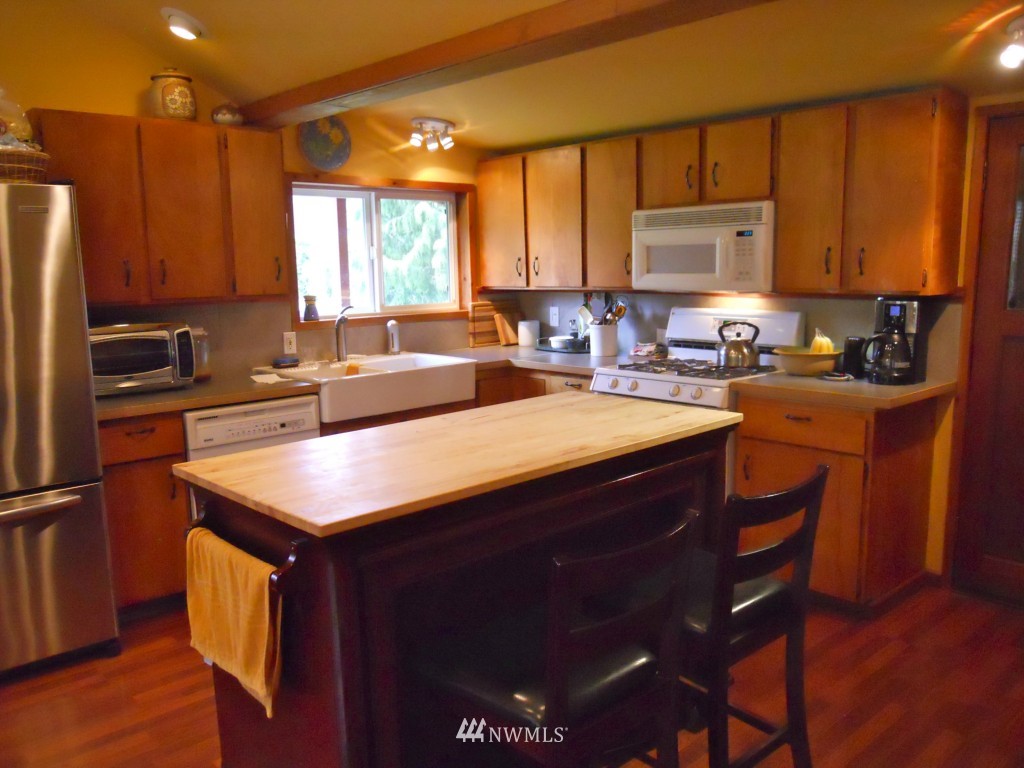 11176 Happy Valley Road Anacortes, WA 98221 - Photo 9 of 25 Gallery Image 9
