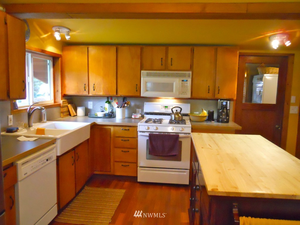 11176 Happy Valley Road Anacortes, WA 98221 - Photo 10 of 25 Gallery Image 10