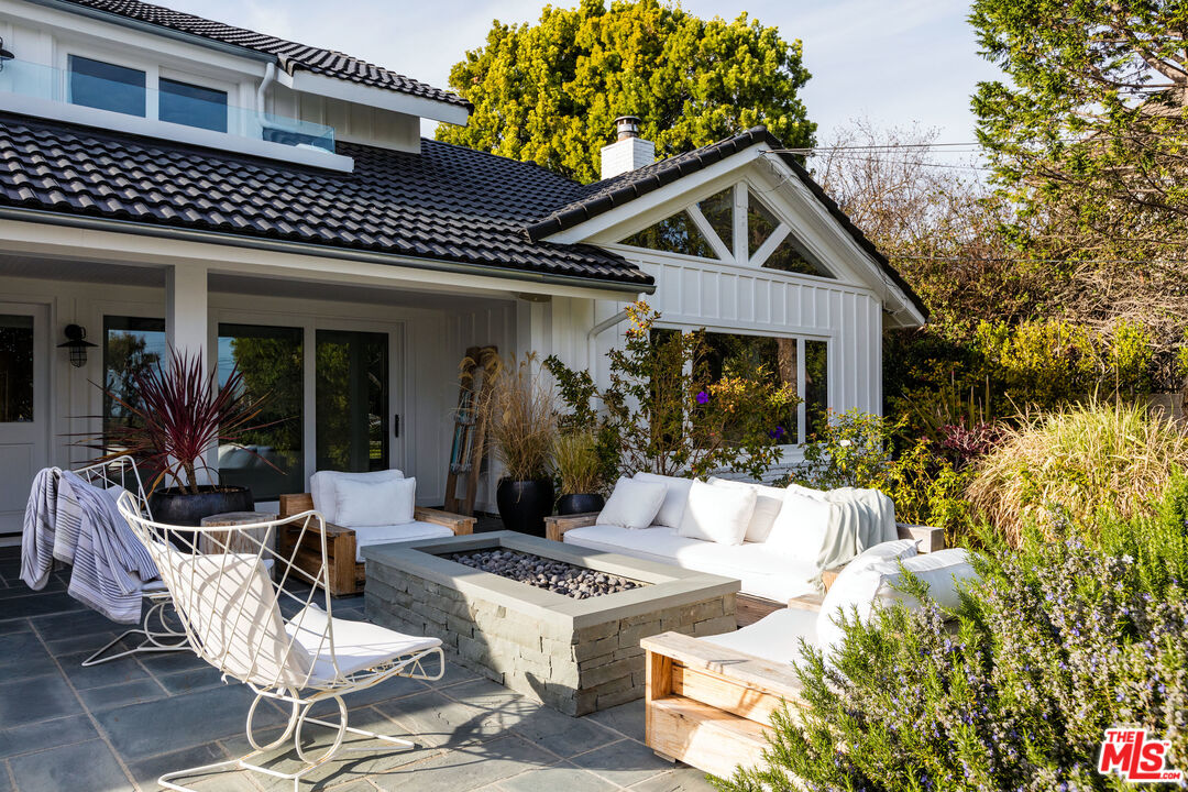 29225 Cliffside Drive Malibu, CA 90265 - Photo 18 of 33 a front view of a house with garden