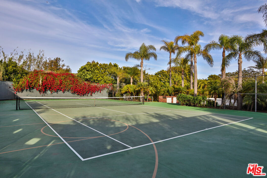 29225 Cliffside Drive Malibu, CA 90265 - Photo 32 of 33 a view of a basket ball ground