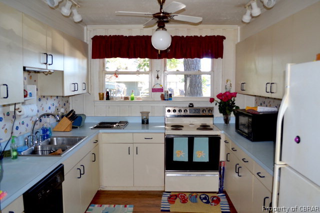 323 Riverside Drive Deltaville, VA 23043 - Photo 8 of 13